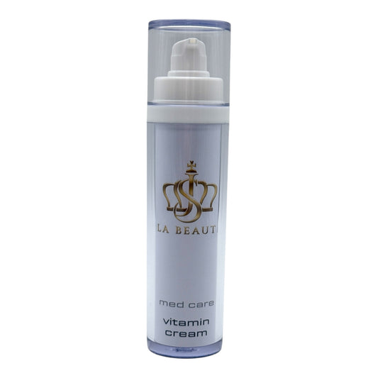 Flasche der JS La Beauté Vitamin Cream aus der Med Care Serie mit Pumpspender – schlankes Design in Weiß mit goldfarbenem Logo.